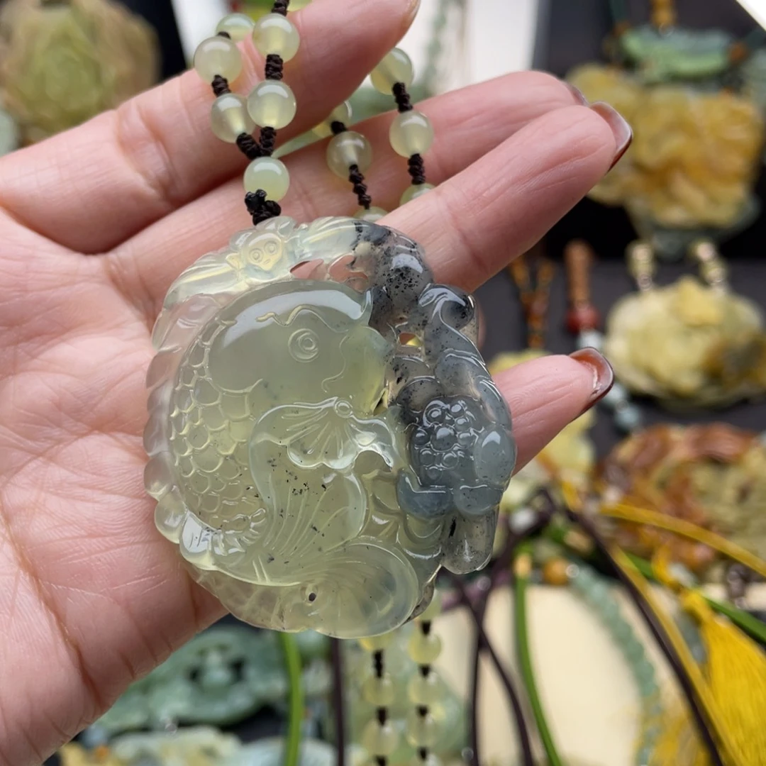 蛇纹石玉颈饰未镶嵌