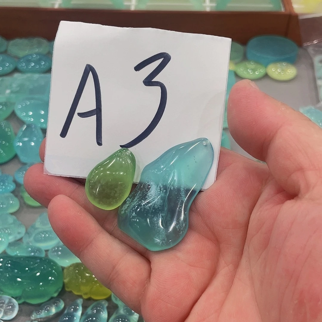 毛***球未镶嵌蛇纹石玉颈饰