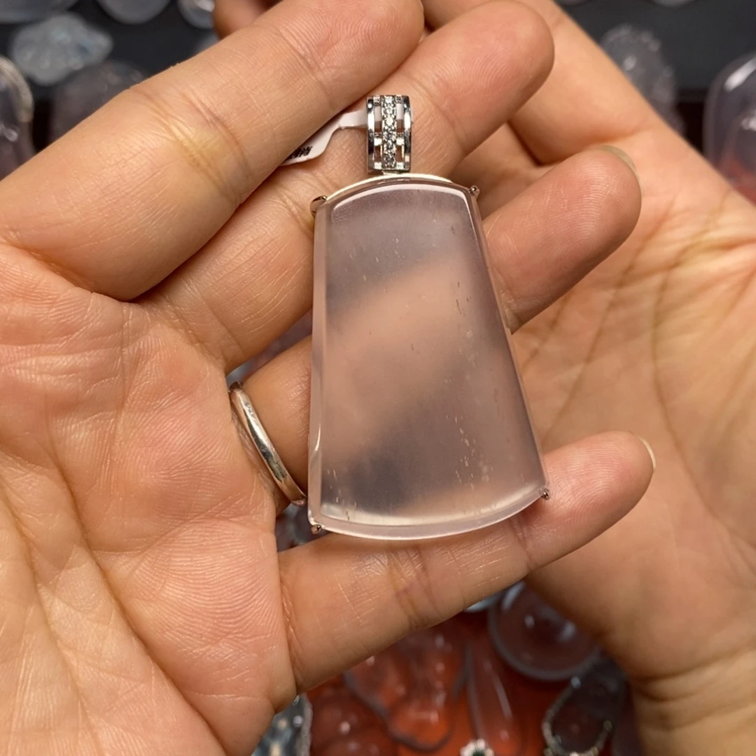 宝***石英质玉银S925镶嵌颈饰