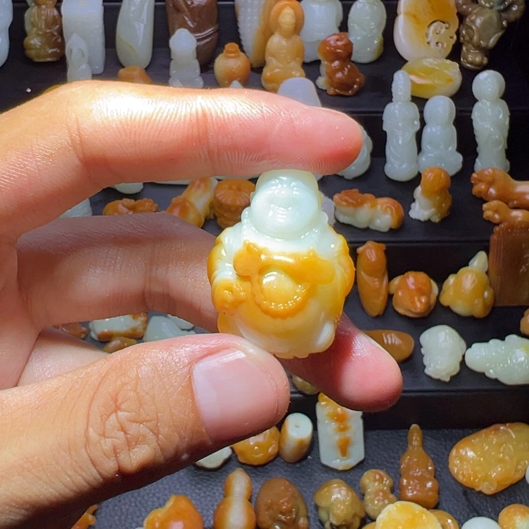 祝***余和田玉未镶嵌颈饰