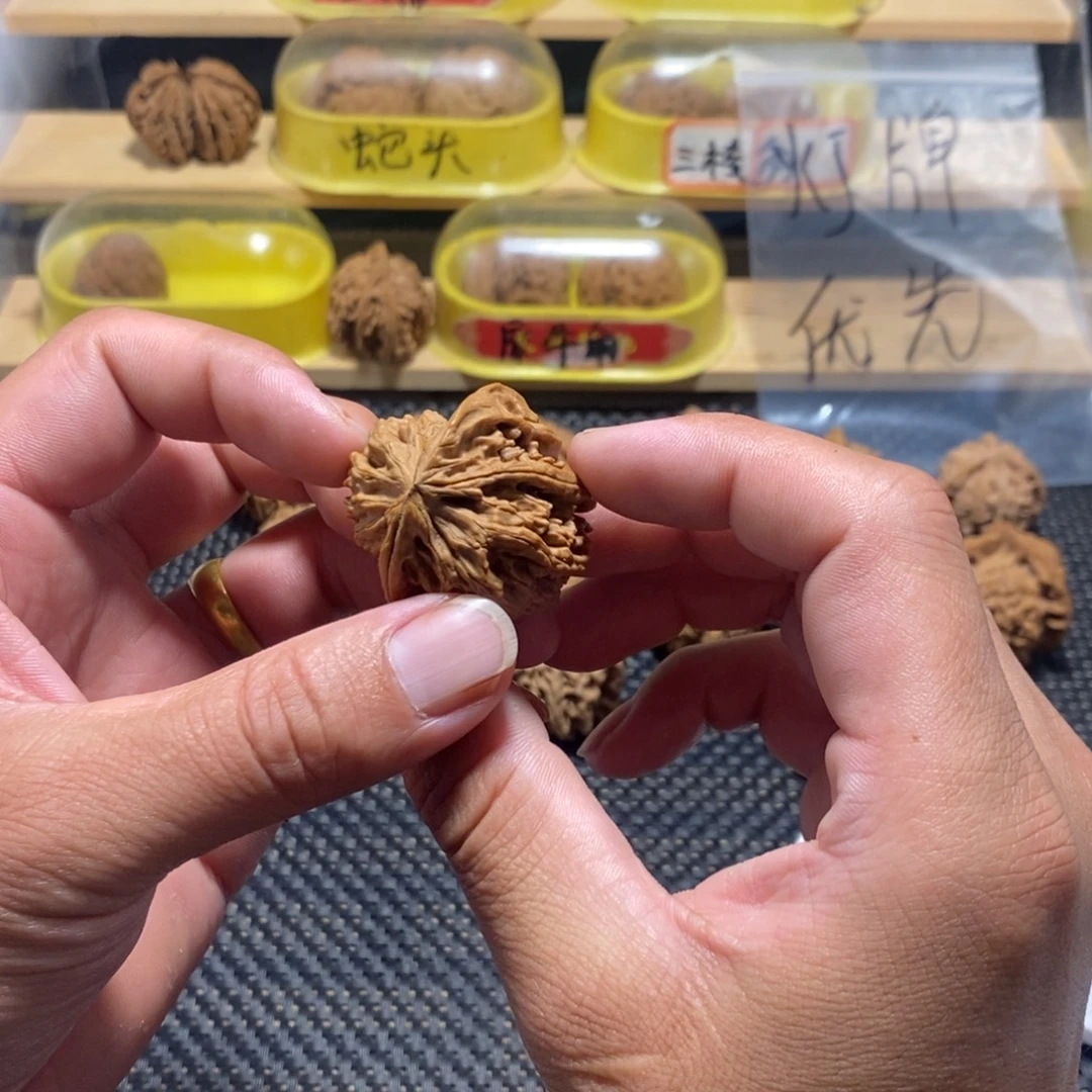 z***x文玩核桃吊坠核桃异形