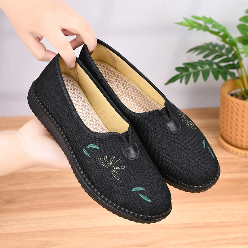 中老年老北京女布鞋春秋舒适休闲奶奶鞋平底透气防滑老人鞋女单鞋