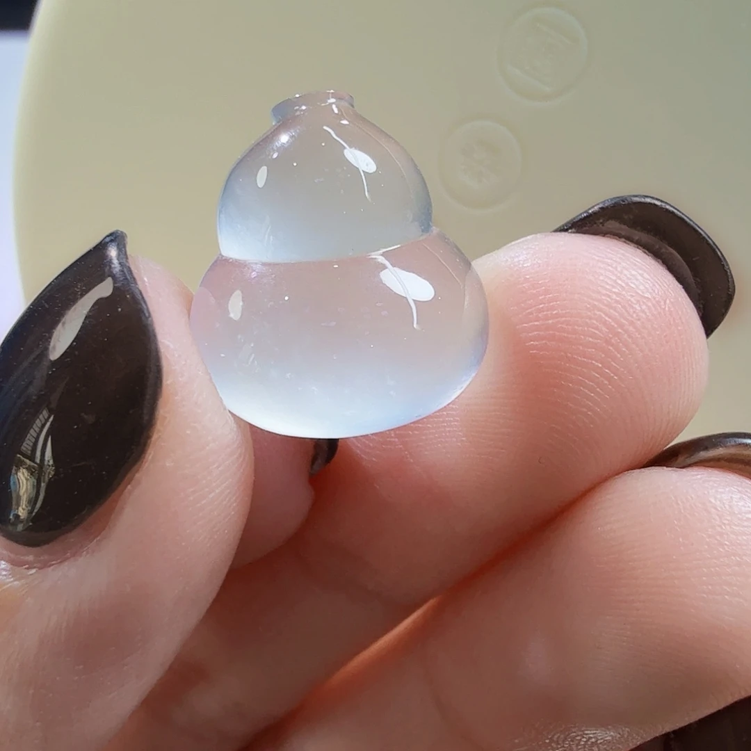 翡翠未镶嵌颈饰葫芦