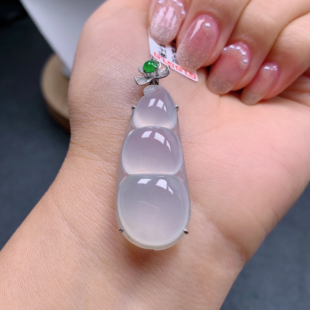 天然缅甸翡翠A货18k高冰四季豆气质精美尺寸44.5+16.2+8