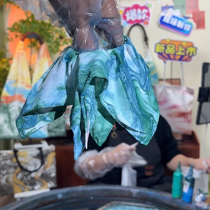 铁合金皮质碧云天方巾