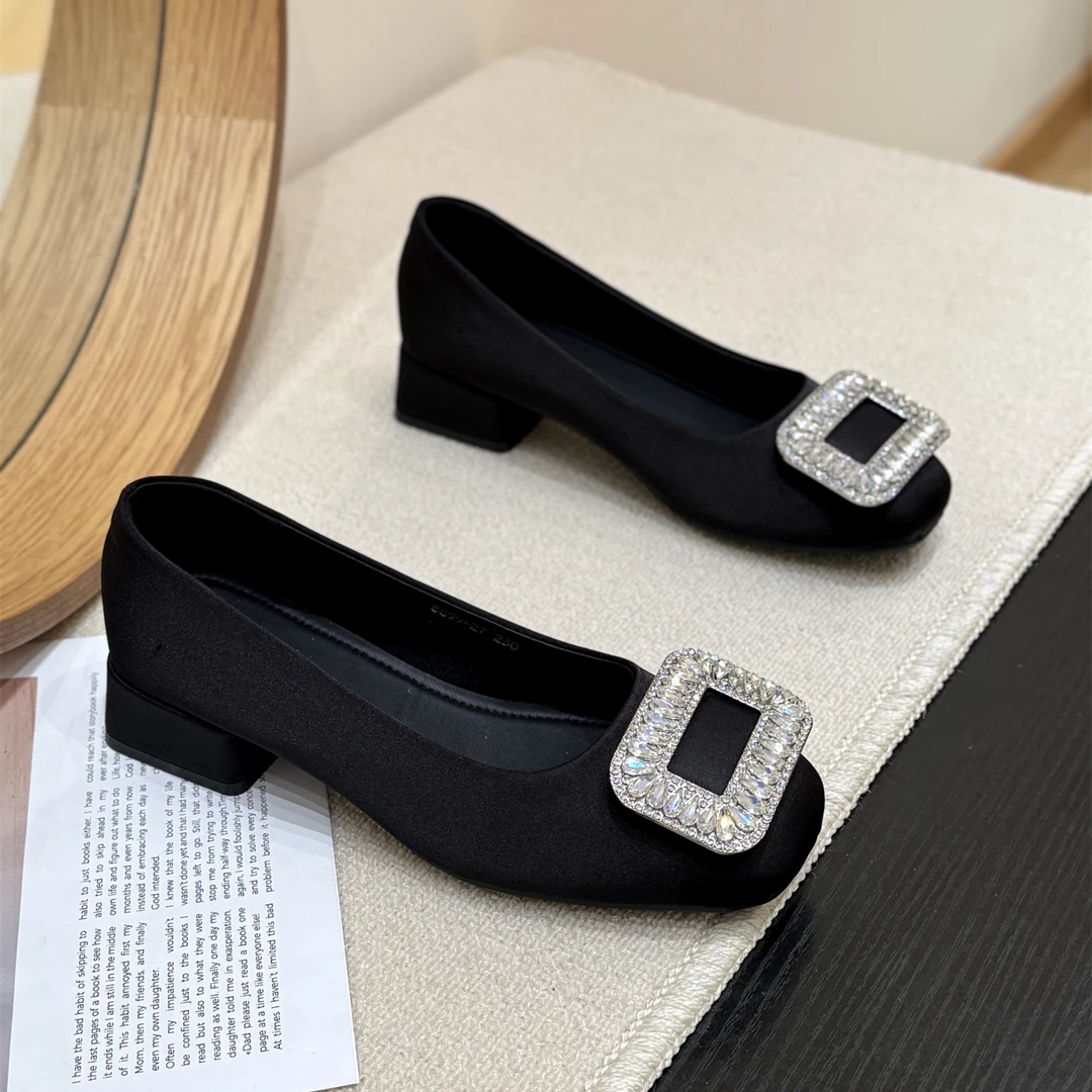 韩版气质中跟时髦浅口单鞋女2025新款秋方扣水钻小香风洋气奶奶鞋