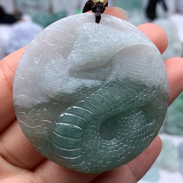 翡翠未镶嵌颈饰蛇牌福利洒一条黄翡颜色线福利