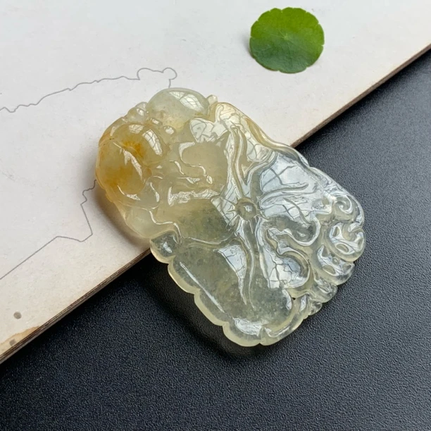 天然缅甸翡翠吊坠《冰黄荷叶》气质时尚精美女士冰透高冰