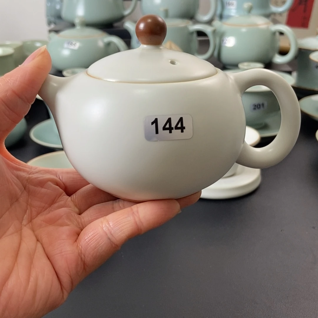 二级品月白釉西施壶