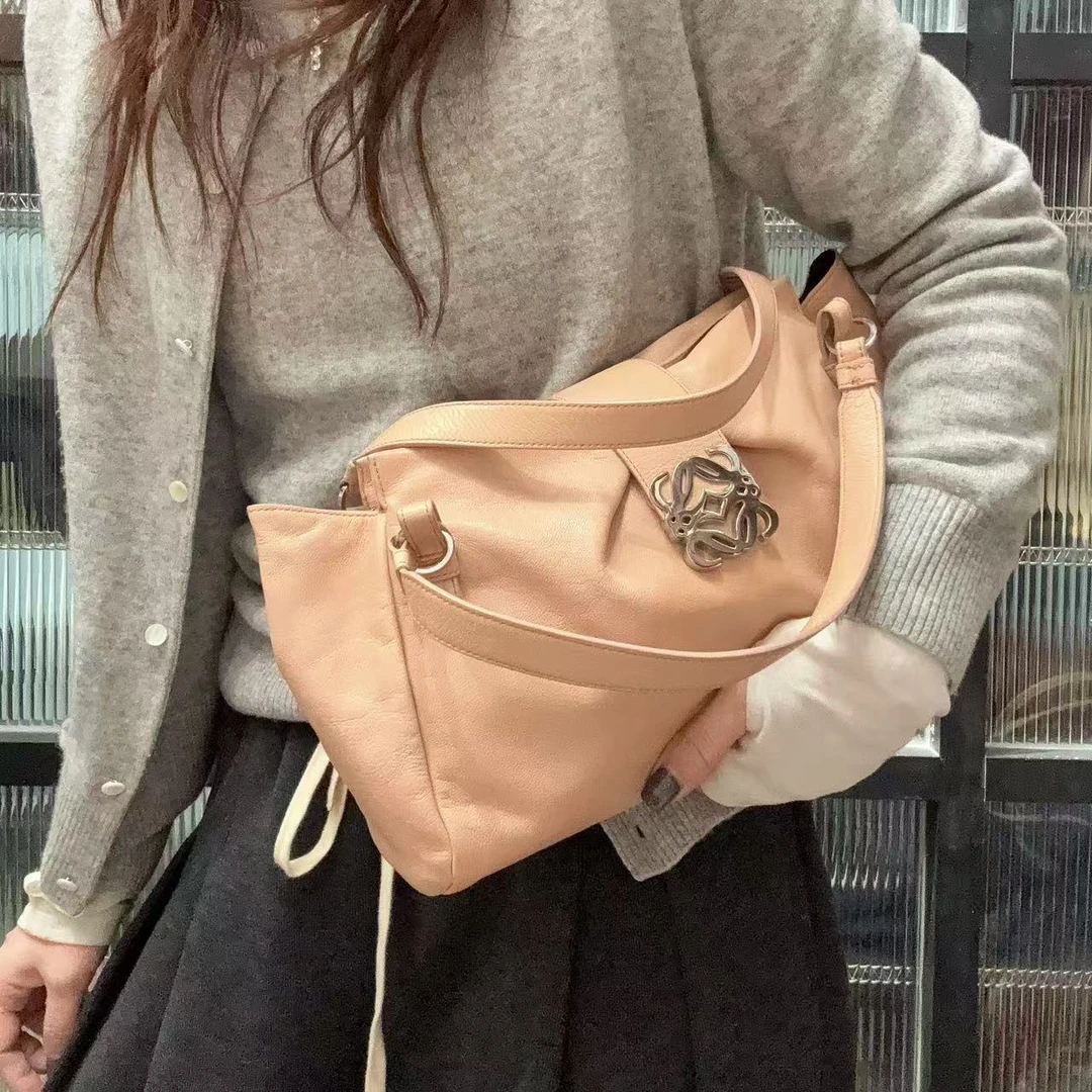 95新 LOEWE/罗意威 【蕾】奶茶logo银扣单肩包 77 0149