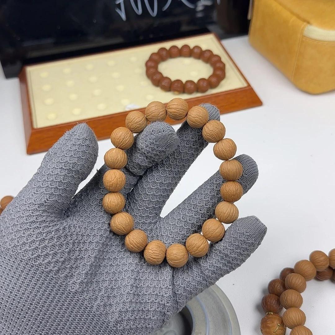 猴头核桃吊坠凤羽