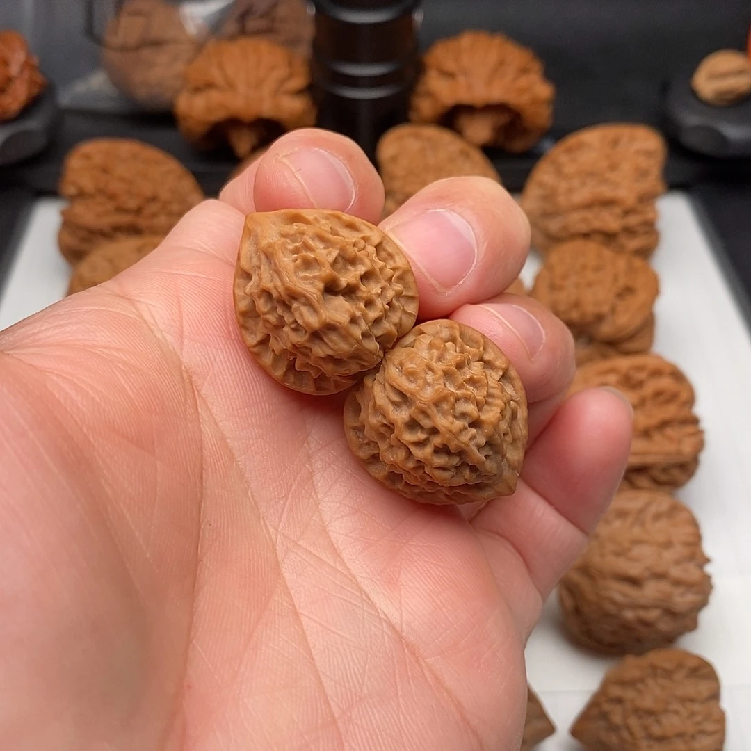 文玩核桃把件金山