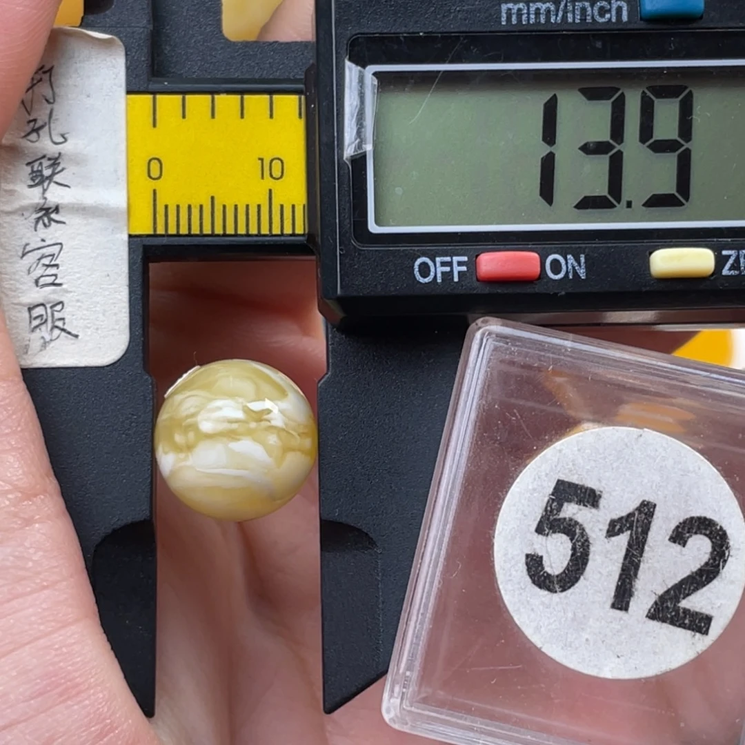 蜜蜡未镶嵌珠宝奇石瑕疵