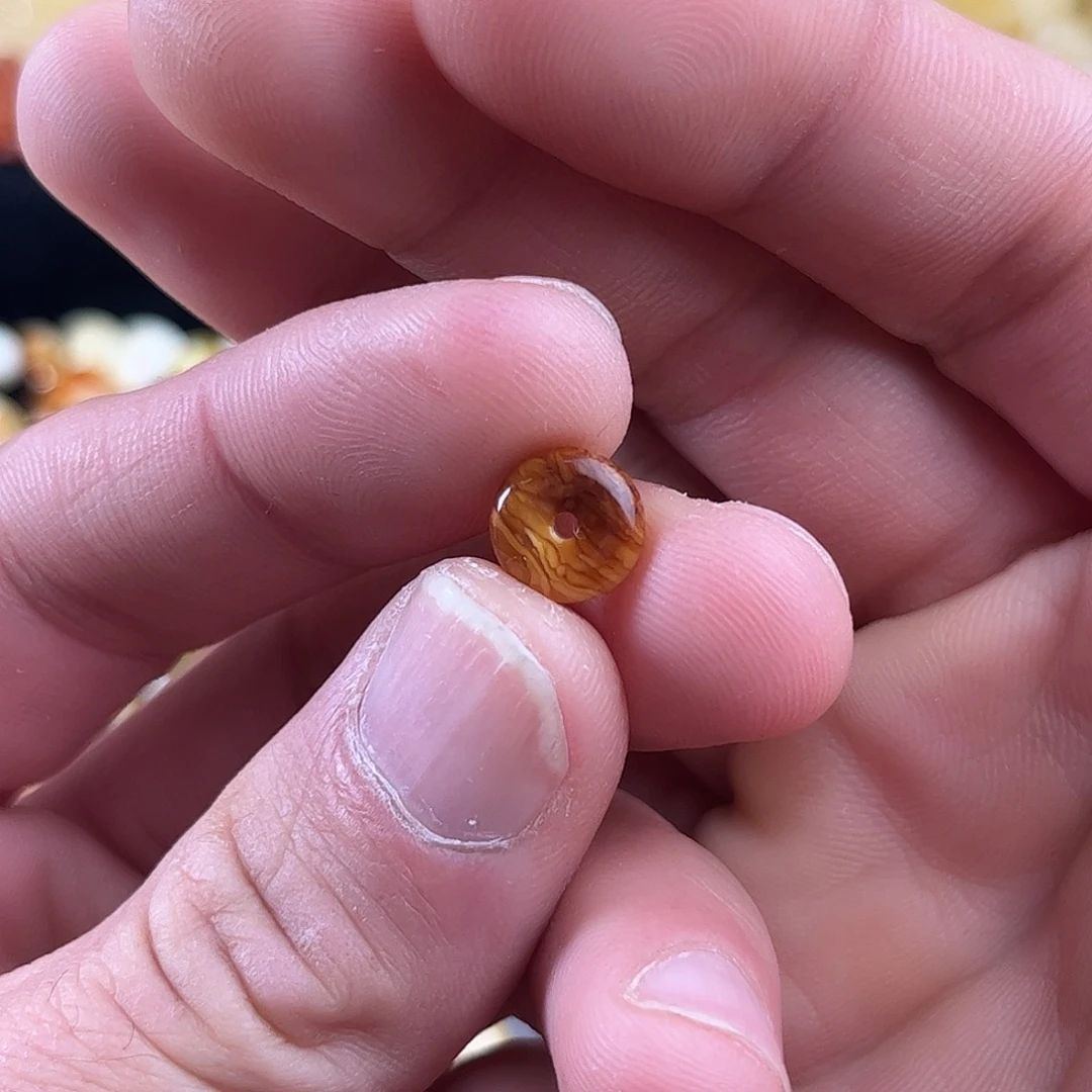 蜜蜡未镶嵌珠宝奇石