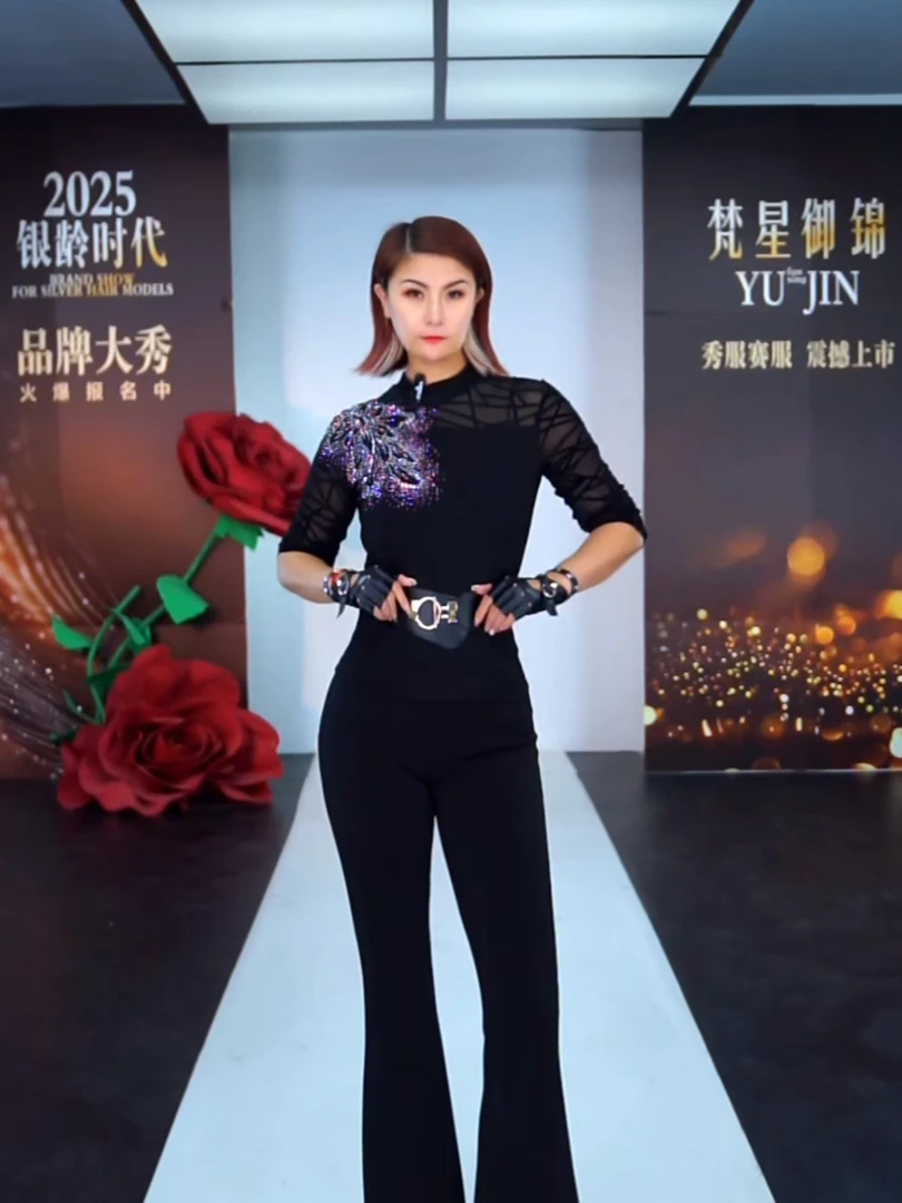 2025新款秋冬烫钻长袖（银色钻）