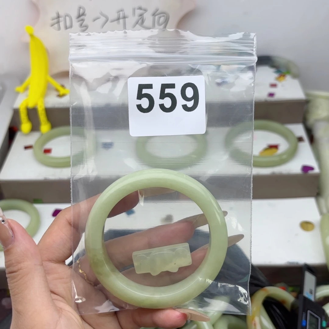 蛇纹石玉未镶嵌手镯z****x