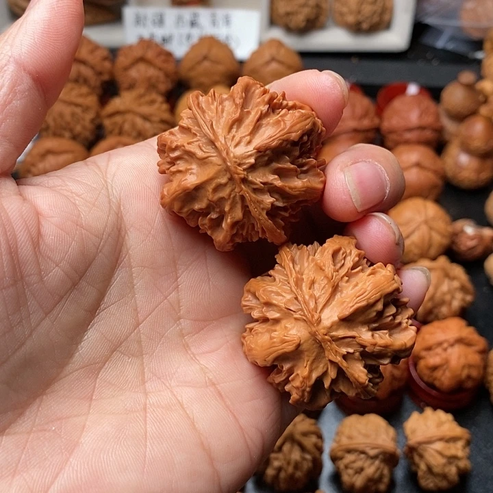 文玩核桃吊坠八棱
