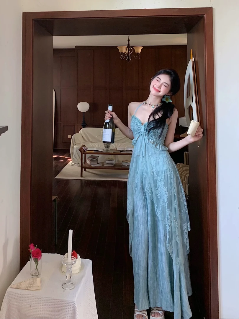 海边度假风薄荷绿吊带上衣女夏季2025新款设计感高腰阔腿裤小白