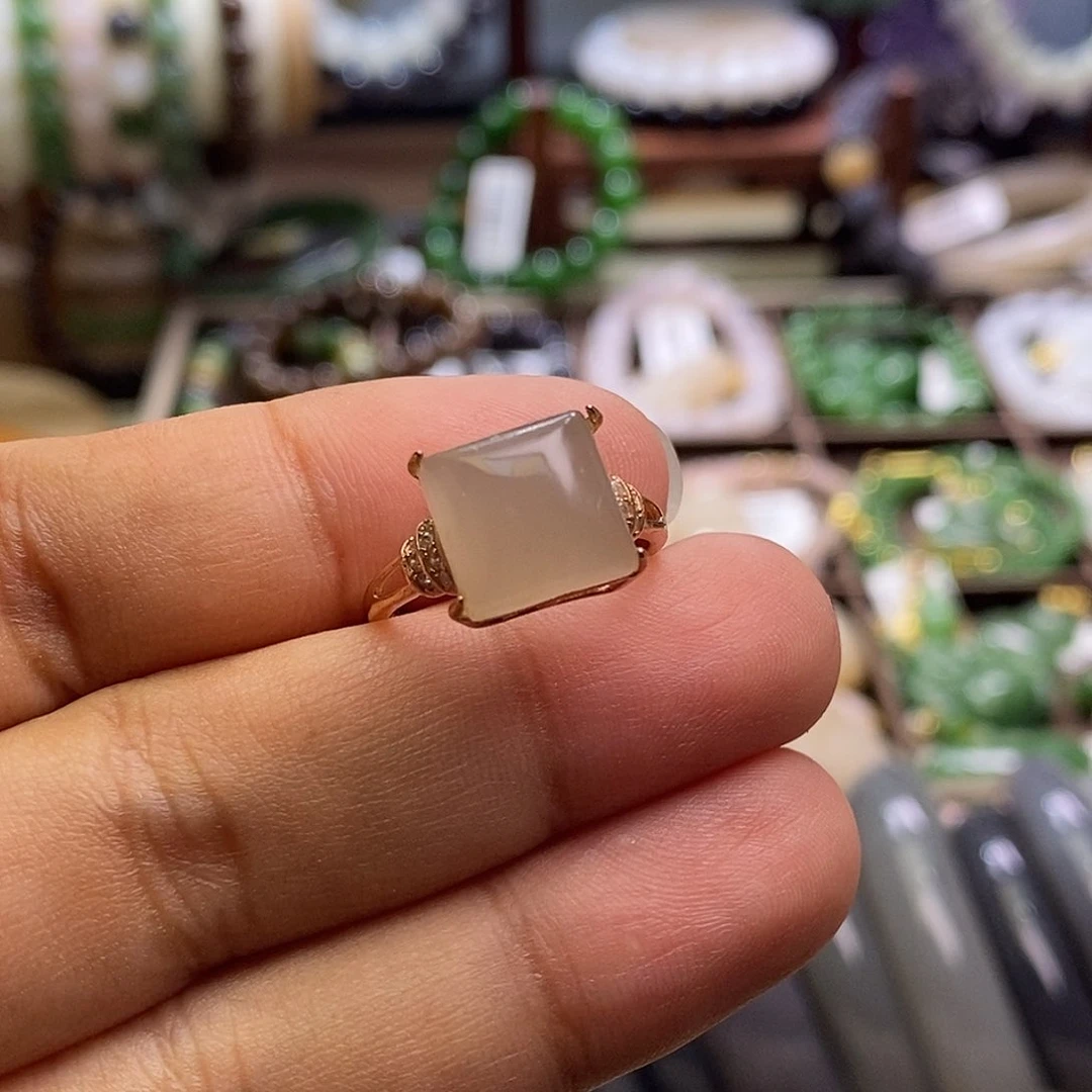 颈饰未镶嵌和田玉冰藕粉脂膏级方糖戒指