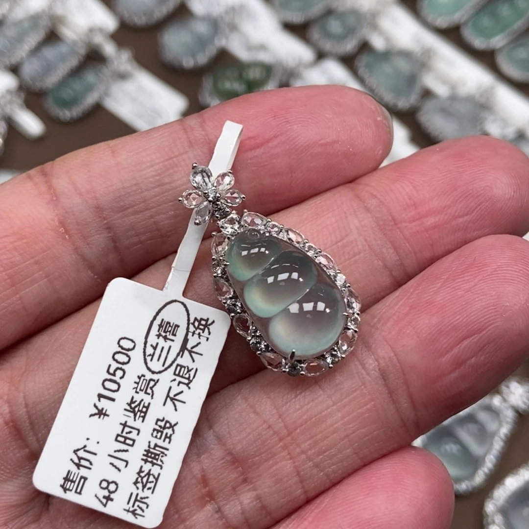 翡翠18K金镶嵌吊坠(不含链)豆子
