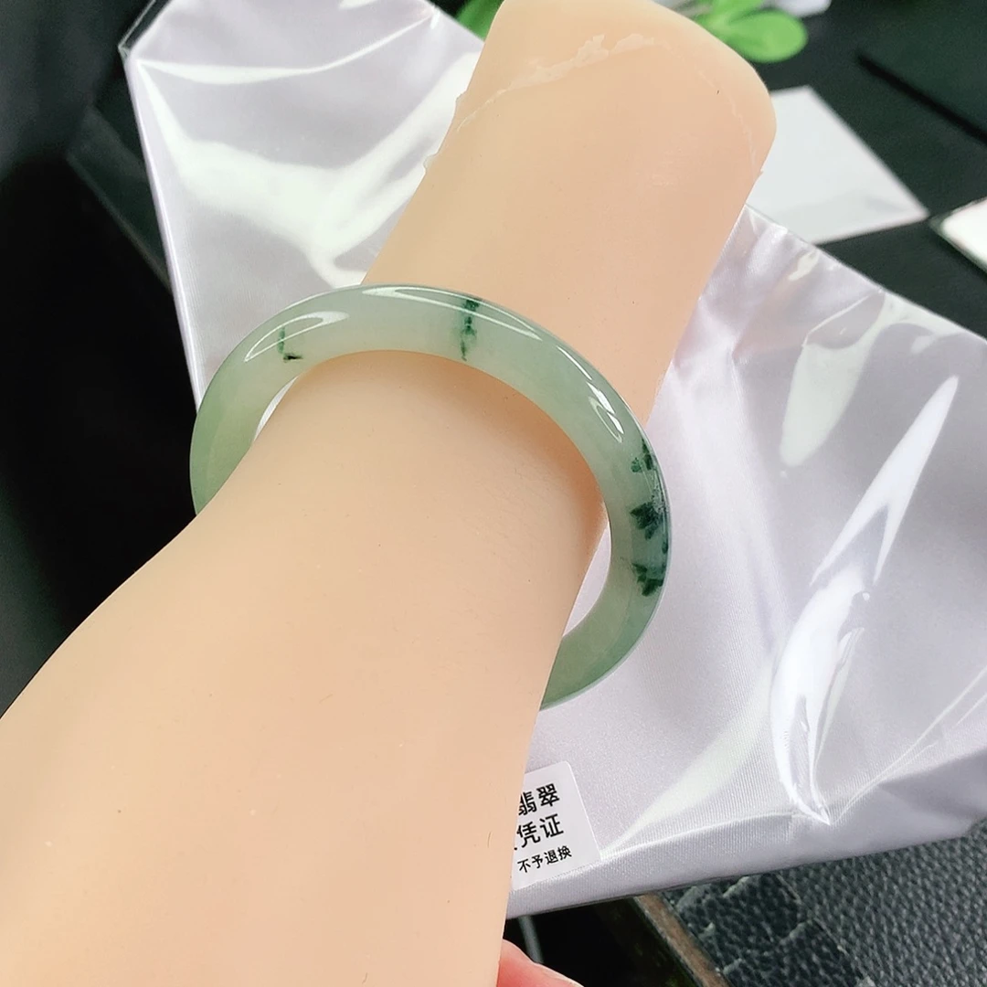 翡翠未镶嵌手镯52圈