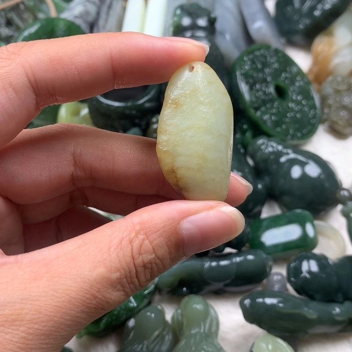 颈饰未镶嵌和田玉
