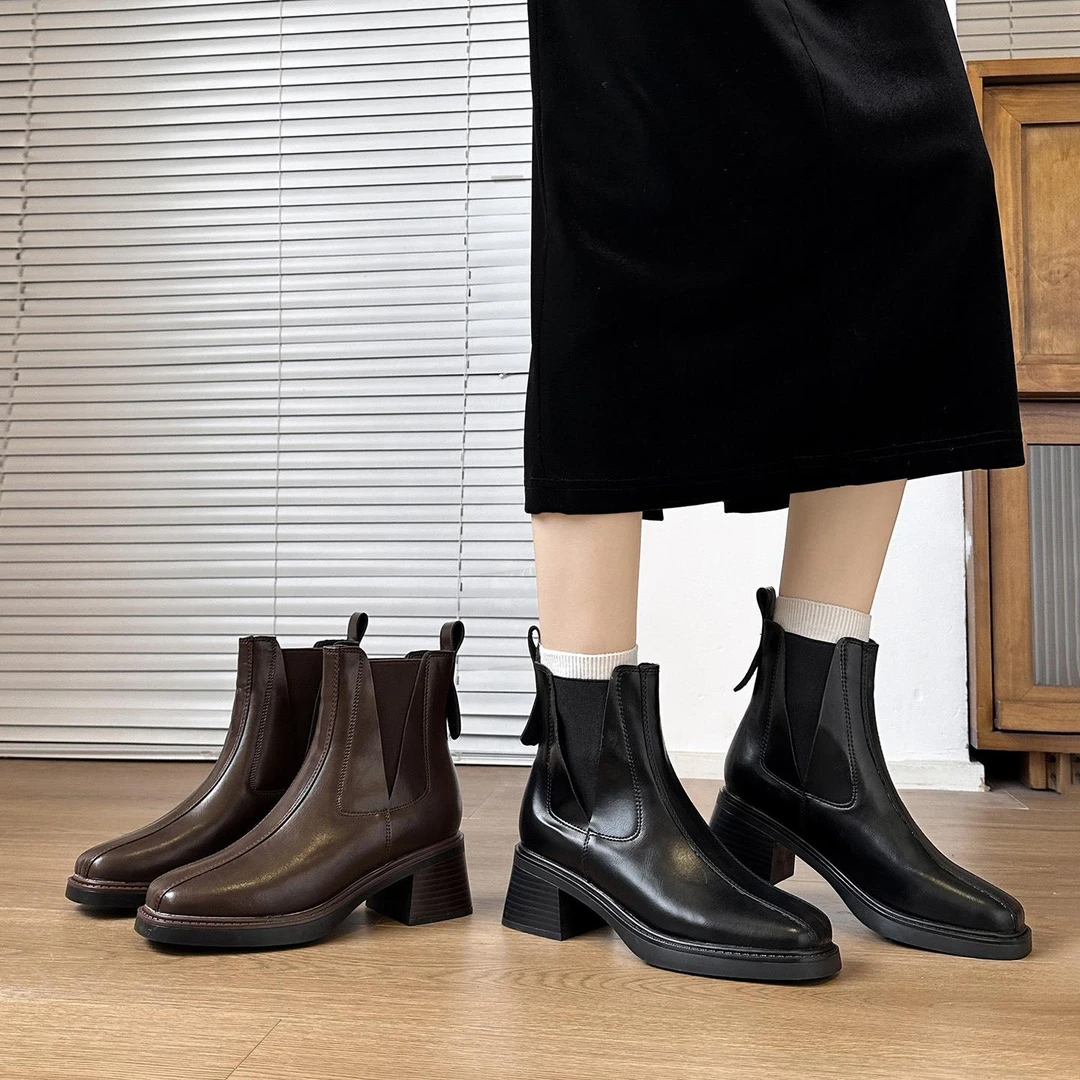 方头切尔西靴显脚小女士短筒靴女靴黑色粗跟短靴高跟靴子英伦风