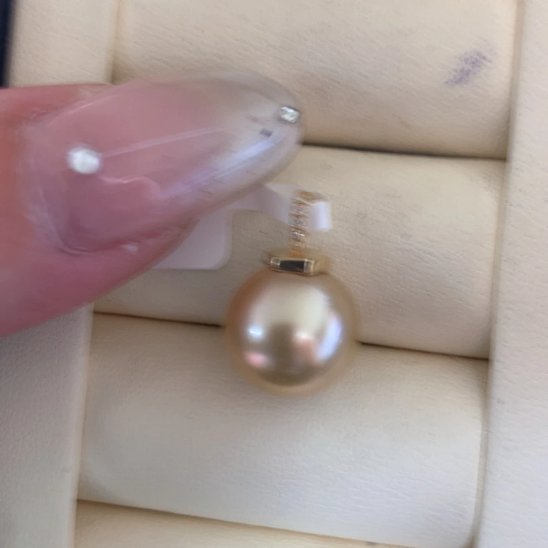 颈饰18K金镶嵌海水珍珠