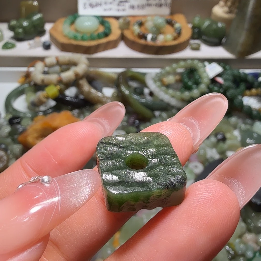 和田玉未镶嵌珠宝奇石包容