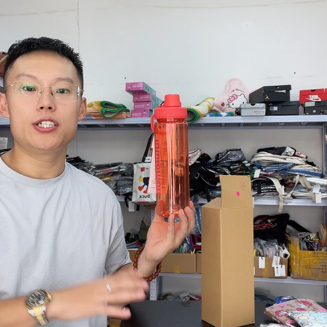PU化妆包等产品和产品