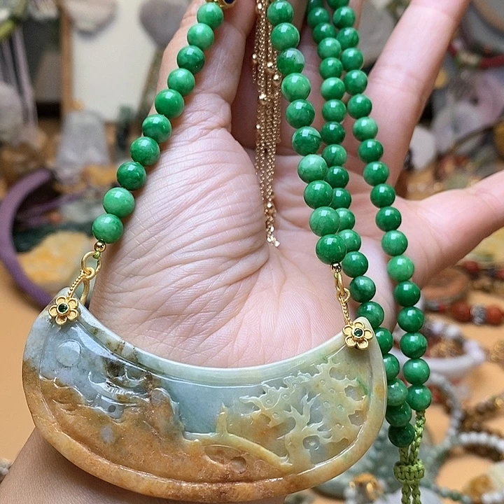 翡翠颈饰未镶嵌一套65