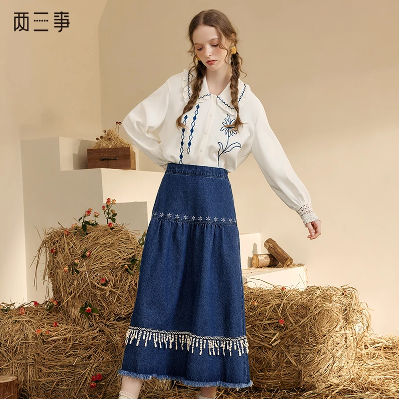 两三事 流浪之魂 春季新款森系风流苏织带拼接绣花牛仔半身裙