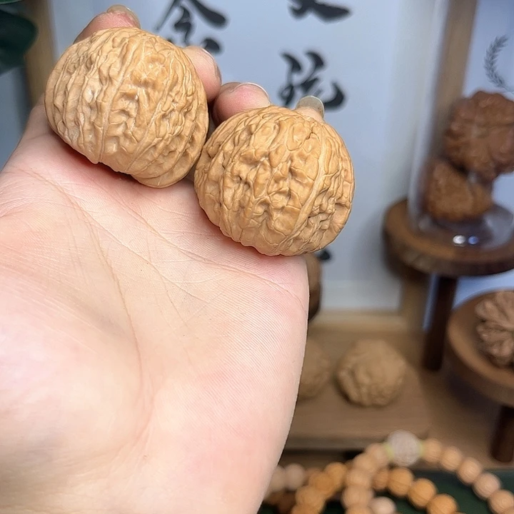 文玩核桃吊坠24号，38尺球白，全品