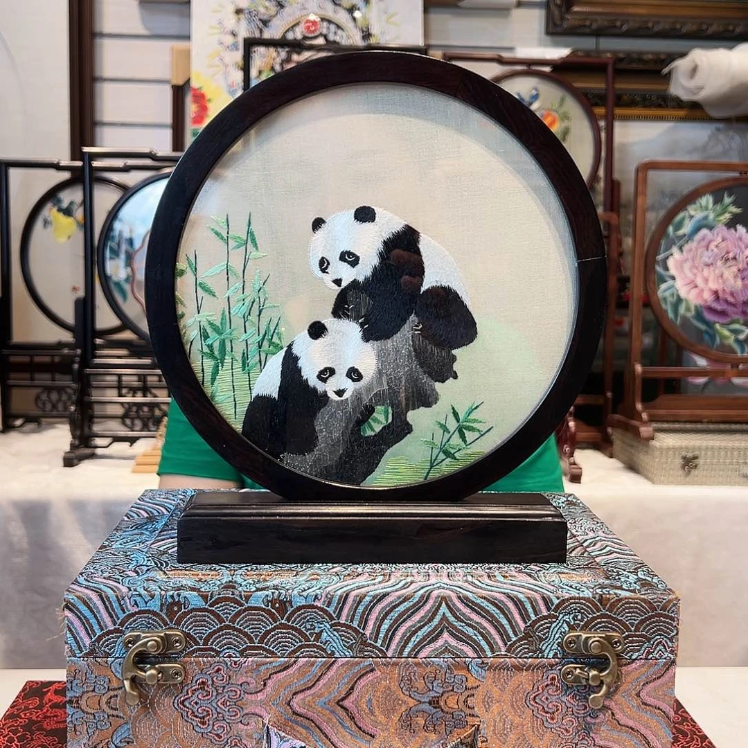 有机玻璃苏绣摆台檀木