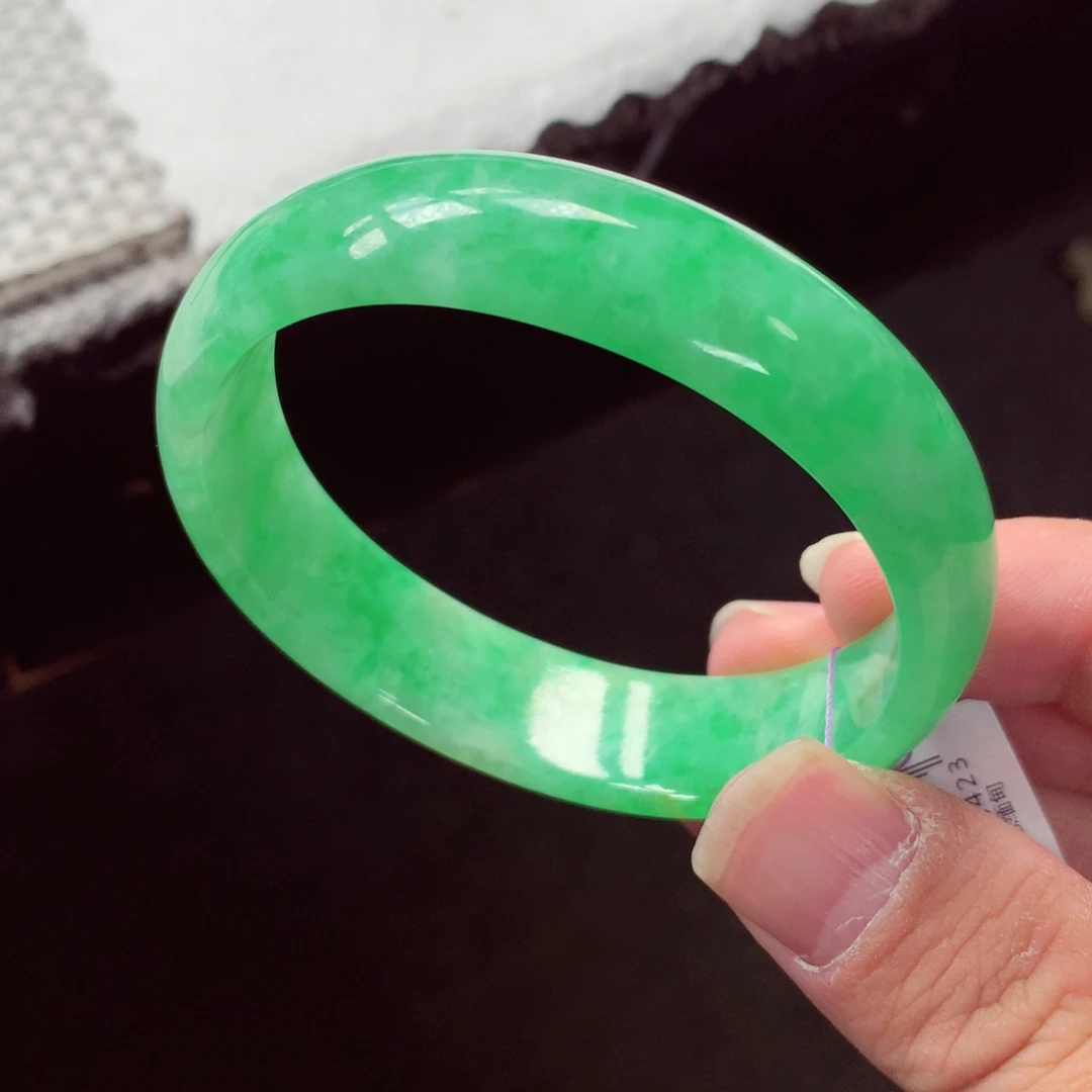 翡翠手镯未镶嵌缅甸