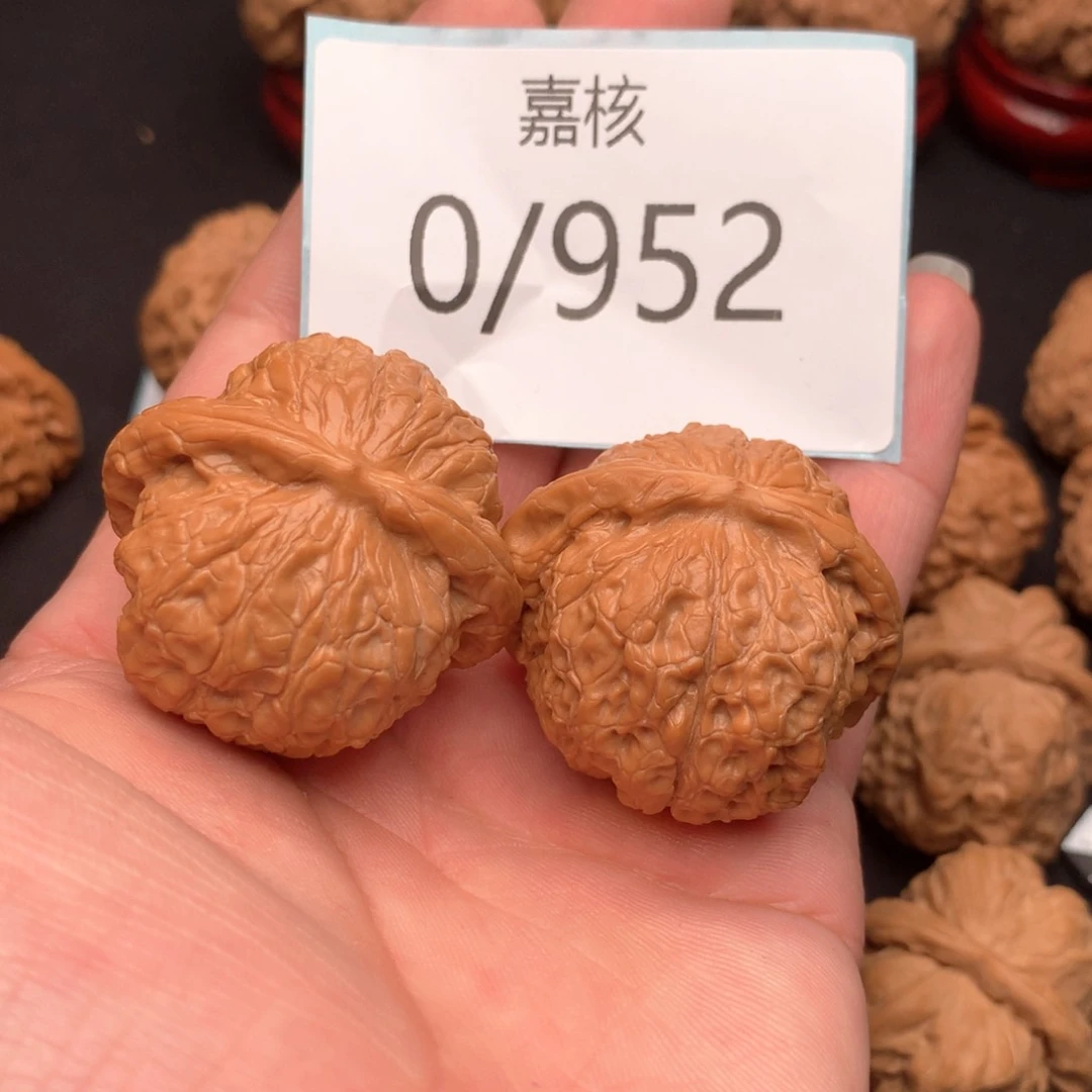 文玩核桃把件血麒麟