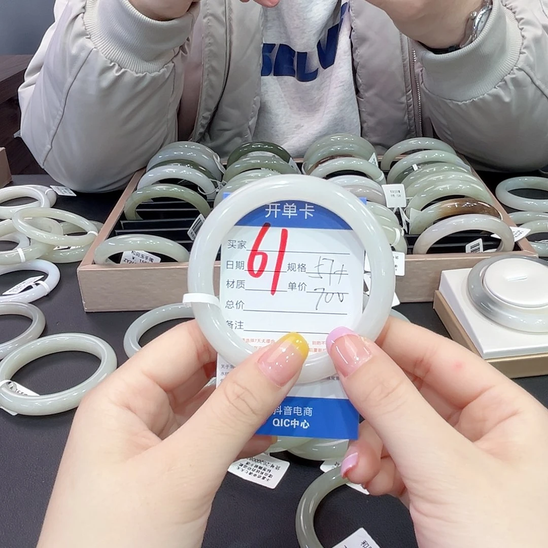 和田玉手镯未镶嵌猫***了