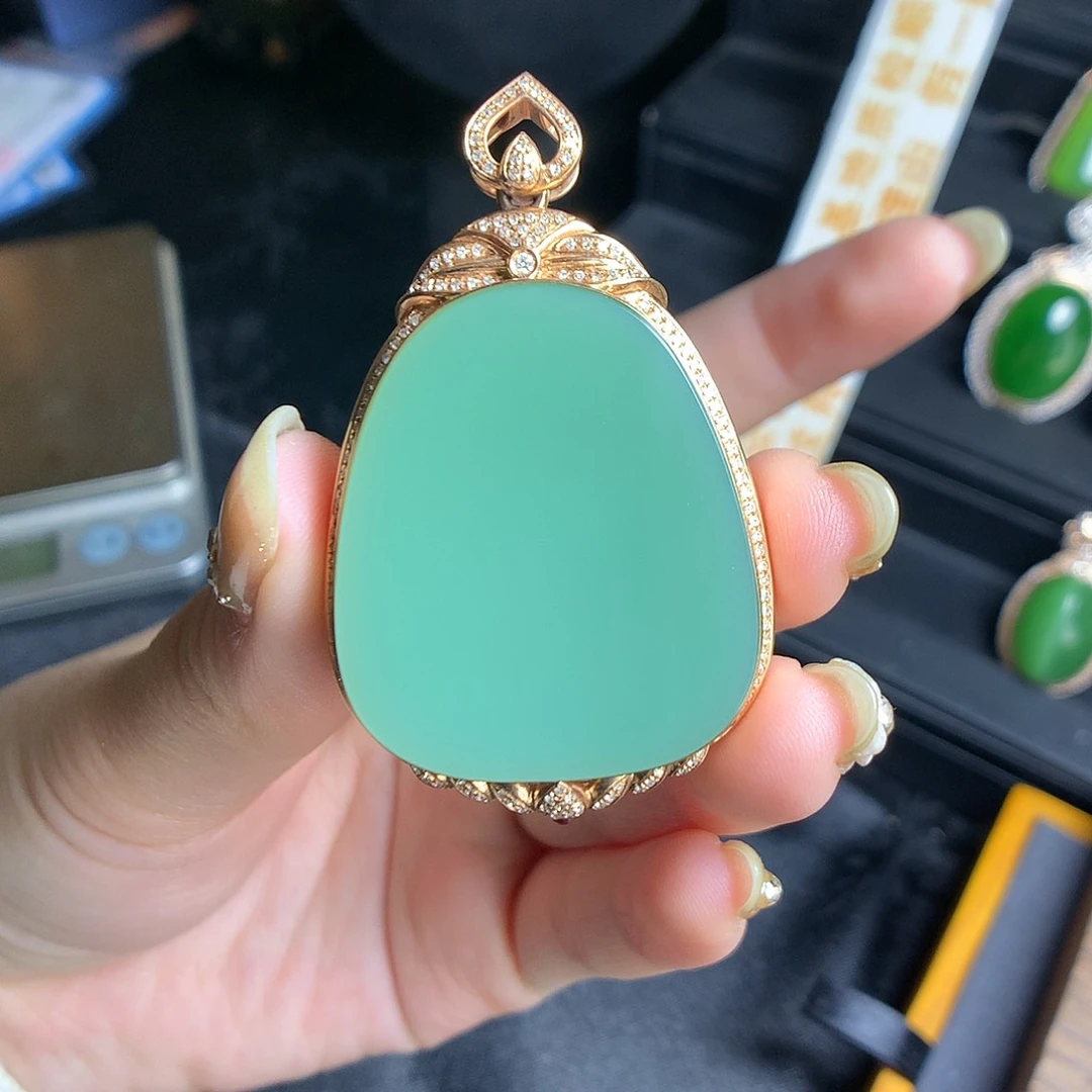 和田玉首饰18K金镶嵌