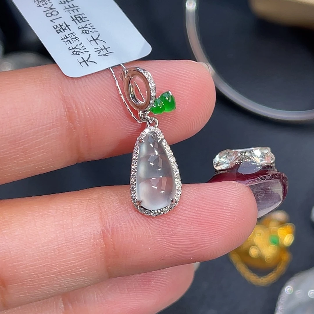 翡翠18K金镶嵌颈饰豆子