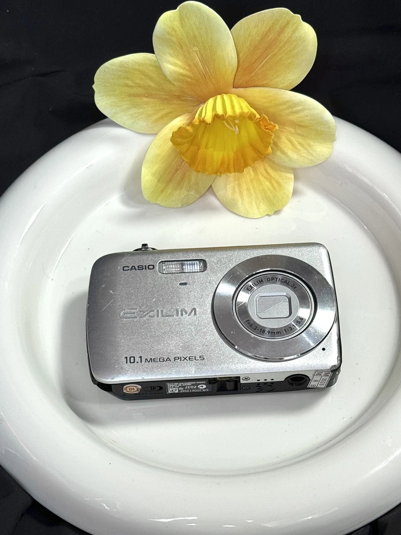 8新  z33 1000w像素 拍人像冷色调 模式多No退换