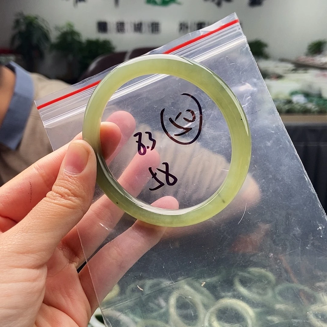 和田玉未镶嵌手镯拍一发一