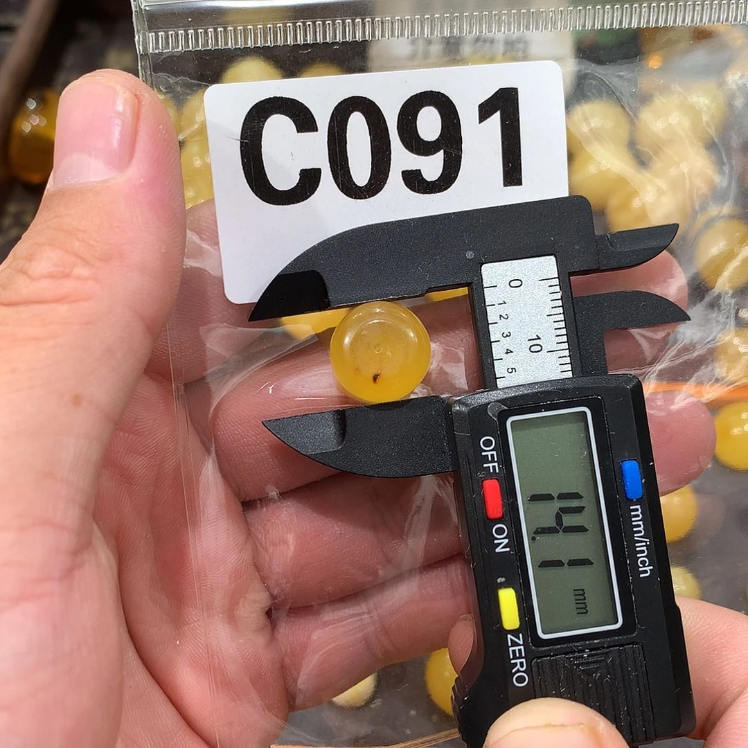 未镶嵌琥珀珠宝奇石