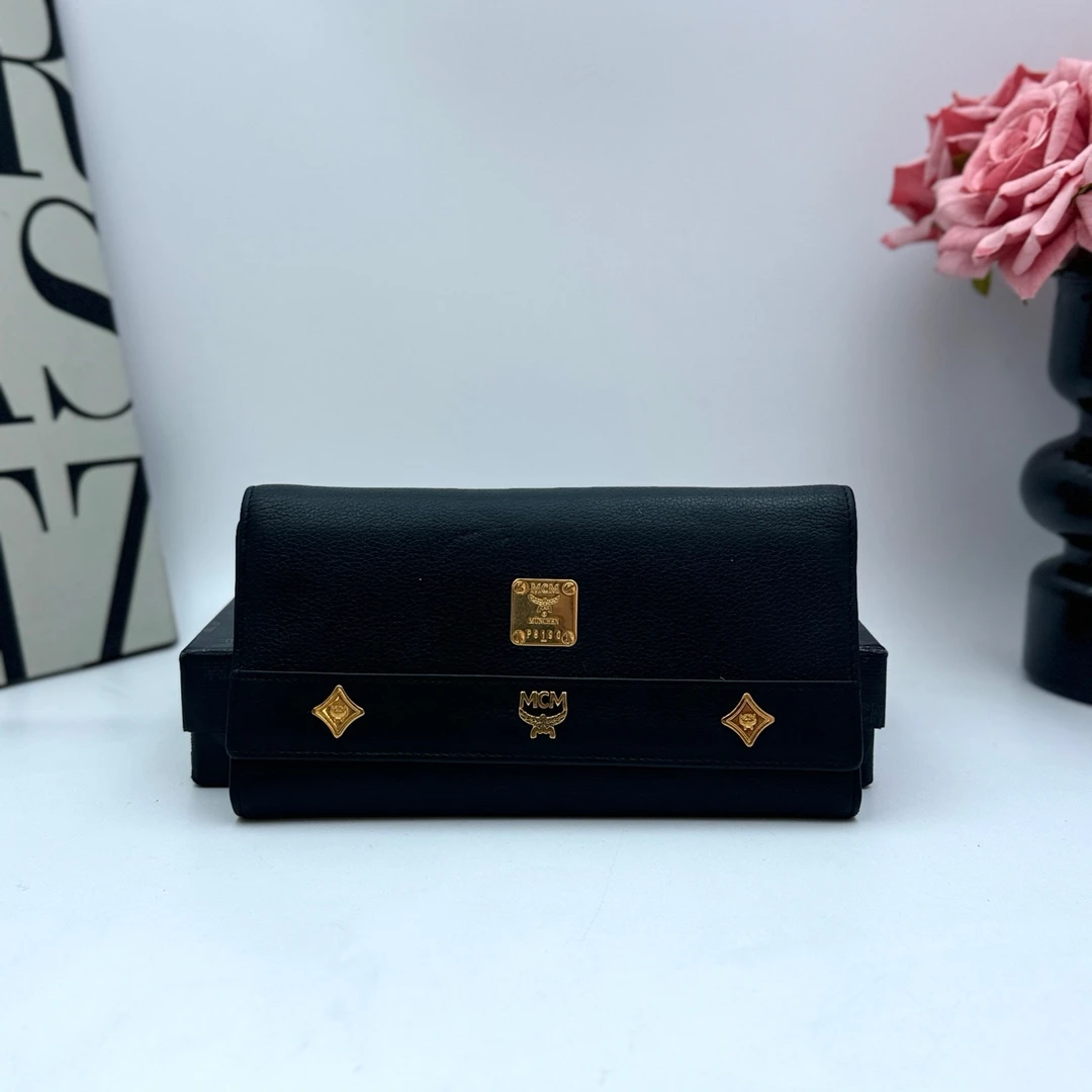 95新 MCM MCM xy 9540黑色铜牌钱包 19x10