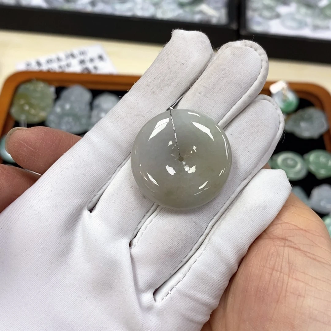 翡翠颈饰未镶嵌平安扣