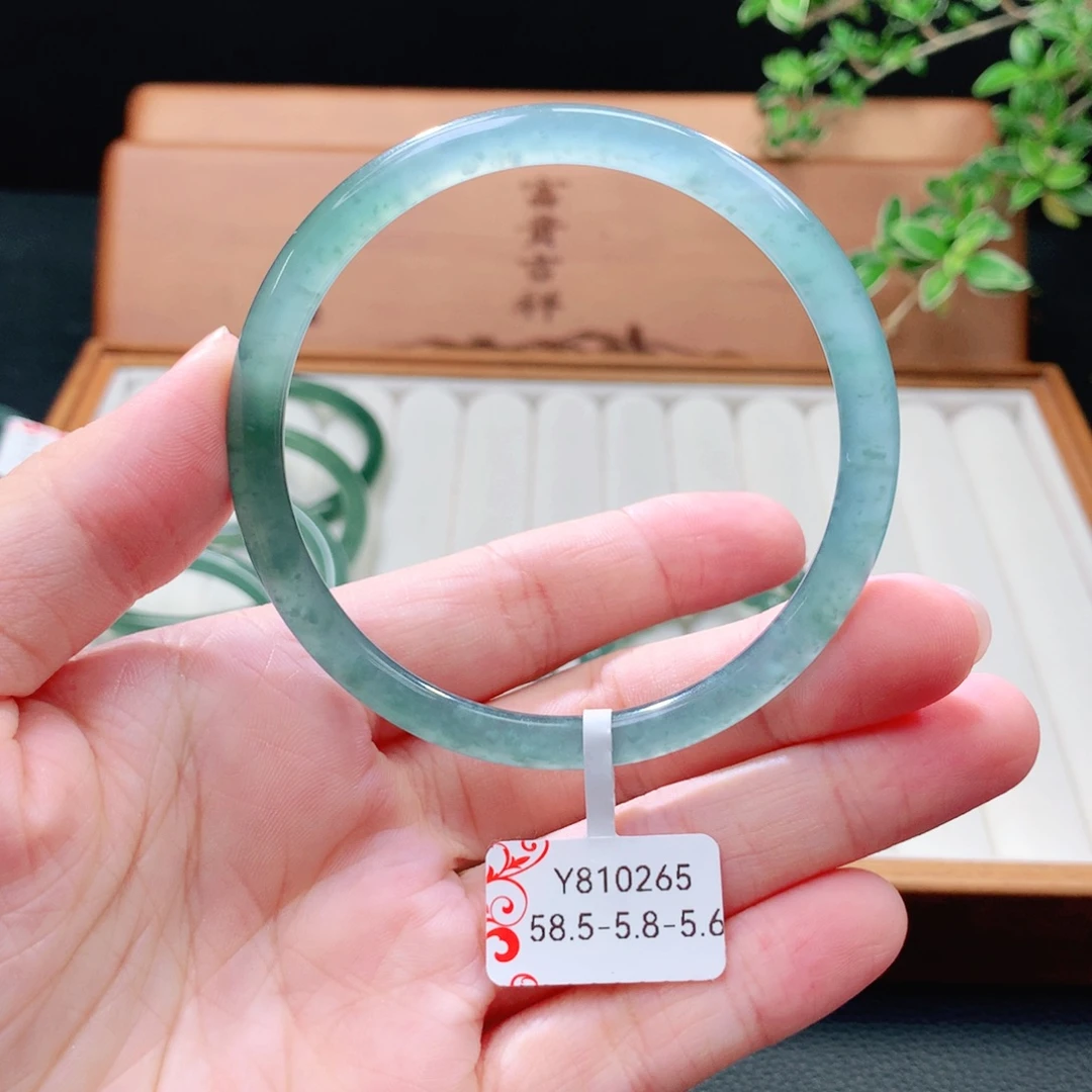 未镶嵌手镯（圆镯）翡翠