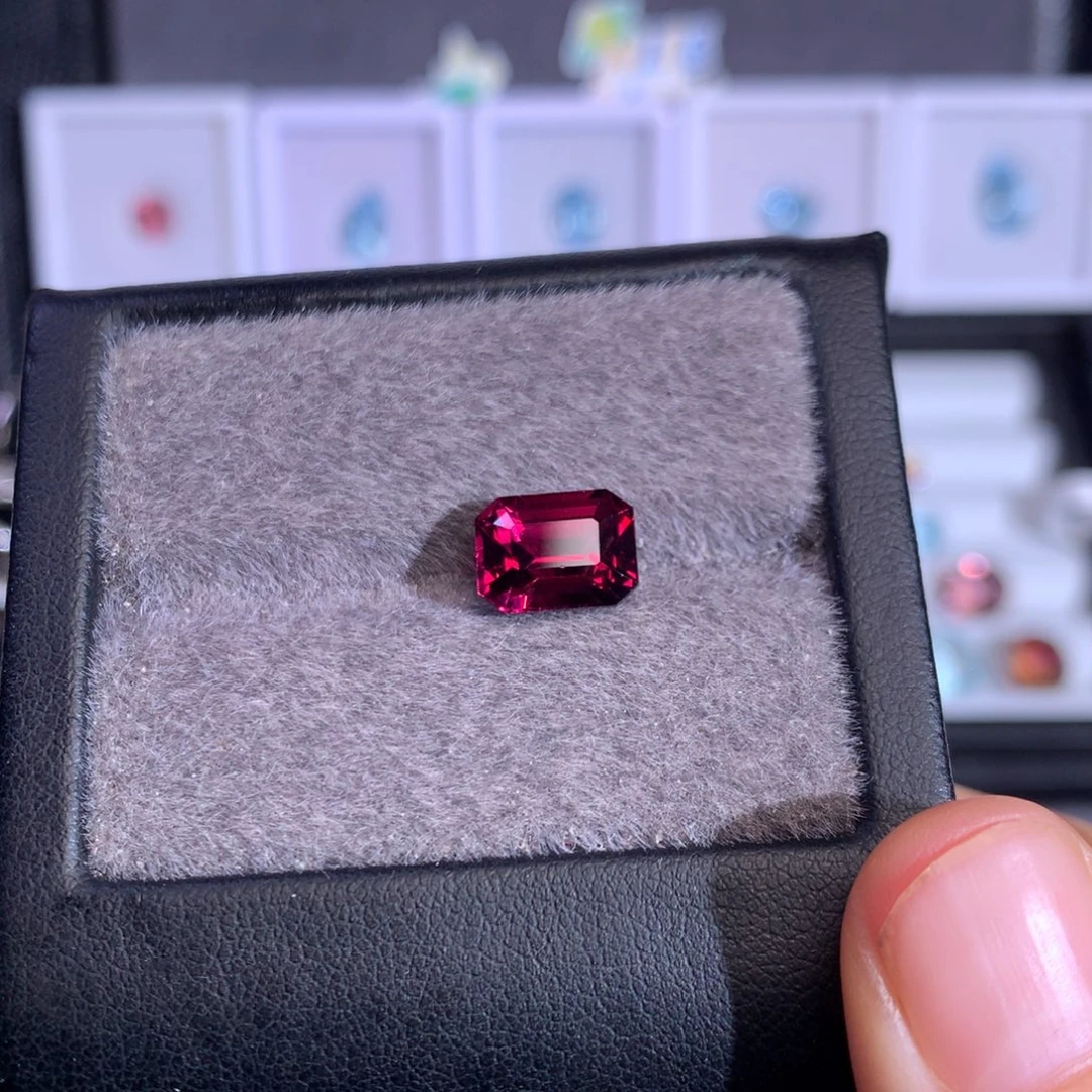 珠宝半成品未镶嵌石榴石（紫牙乌）4.18ct