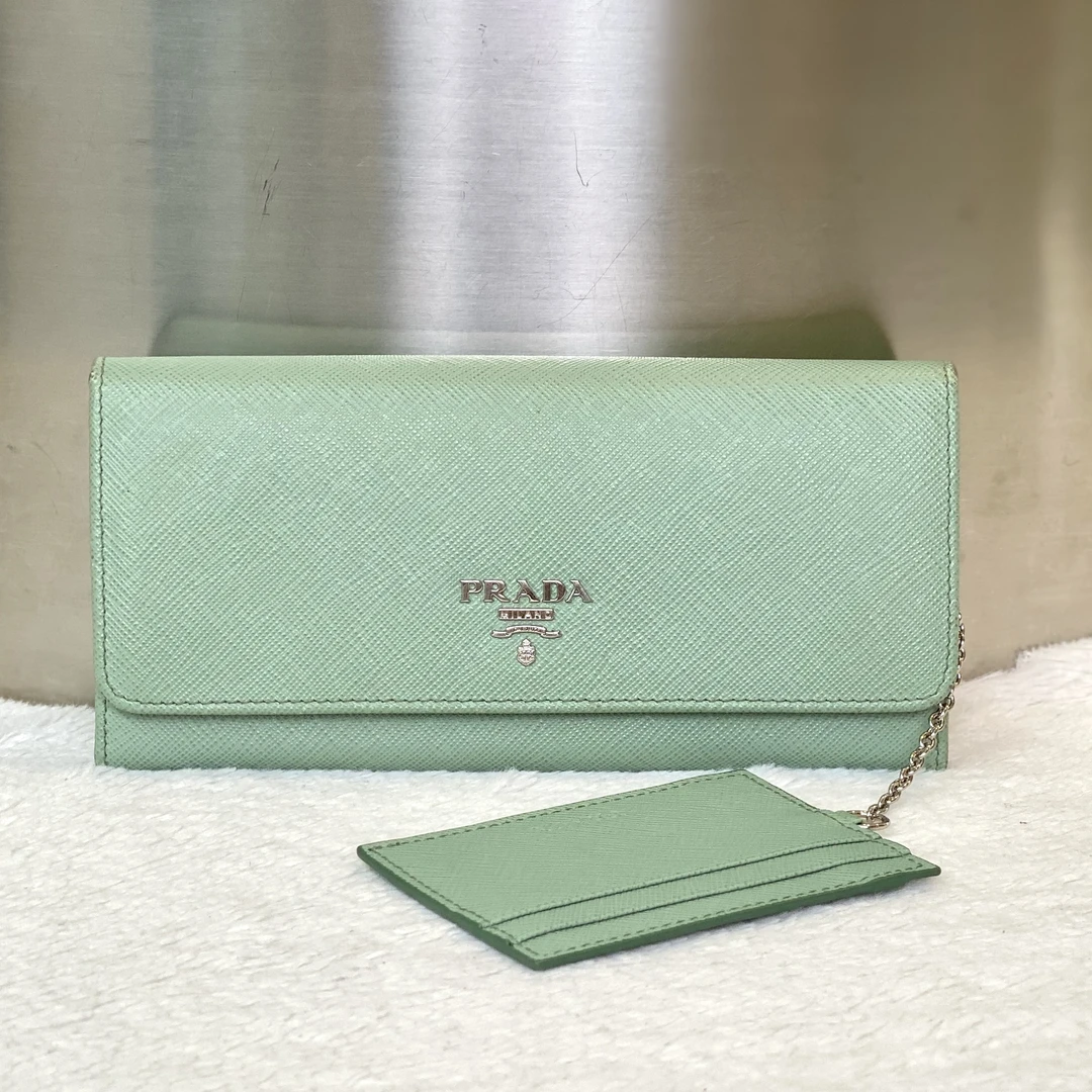 99新 Prada/普拉达 古有98新普拉达翻盖钱包7181