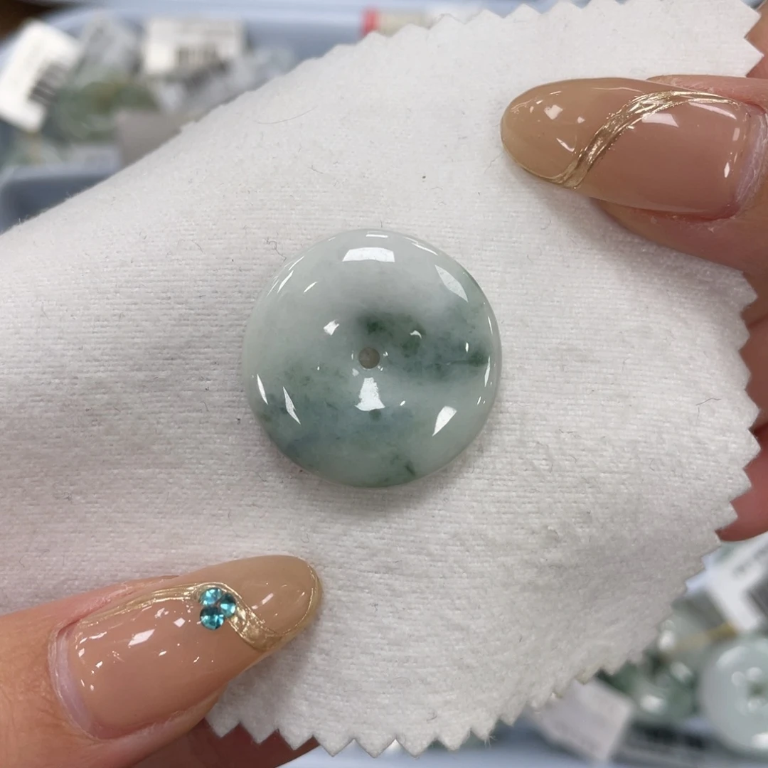 翡翠未镶嵌颈饰平安扣