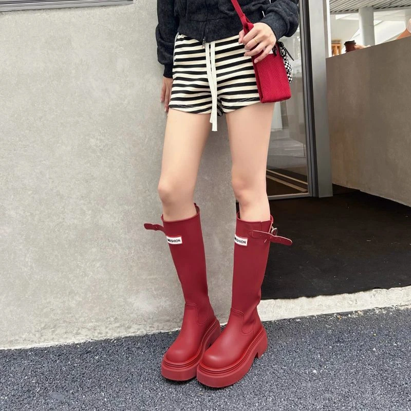 户外红色雨靴女2025新款秋冬百搭圆头厚底高筒骑士靴不过膝长筒靴