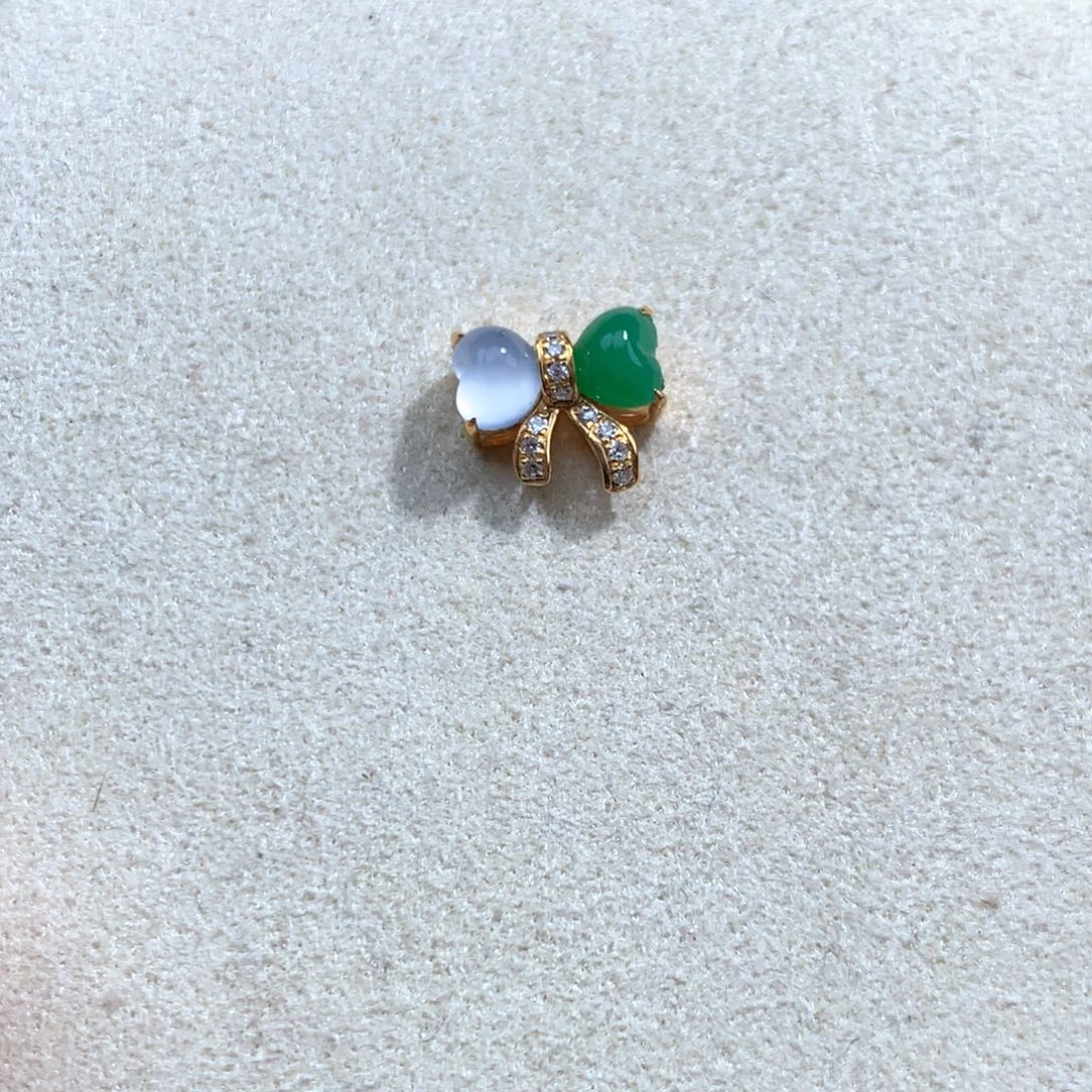 翡翠18K金镶嵌项链蝴蝶结
